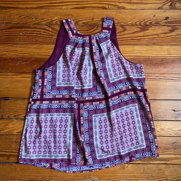 Everly V-Neck Racerback Tank Top - Picture 5 of 6